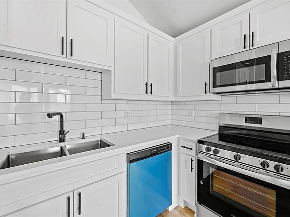 2nd image of 2005 Bourland St #B