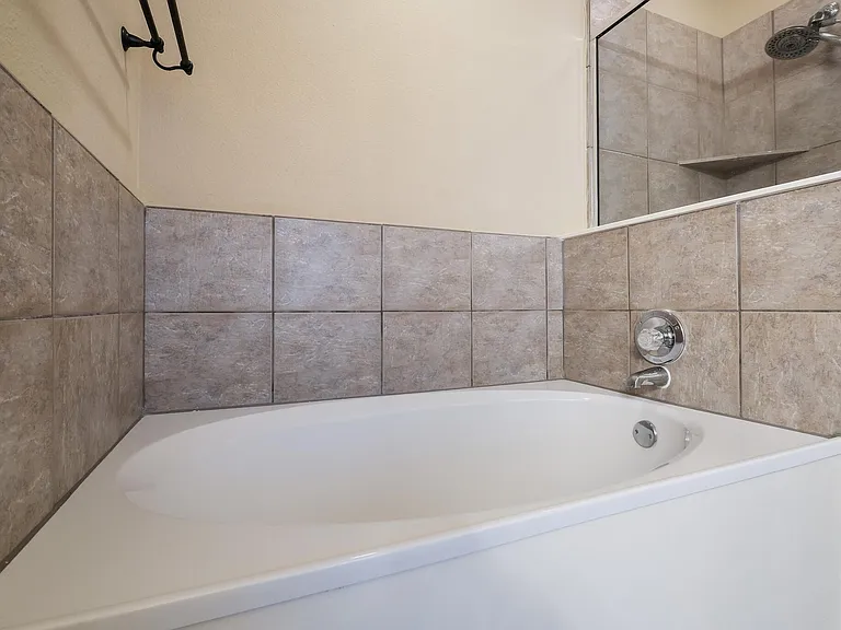 13611 Ashley Oaks — Photo 14