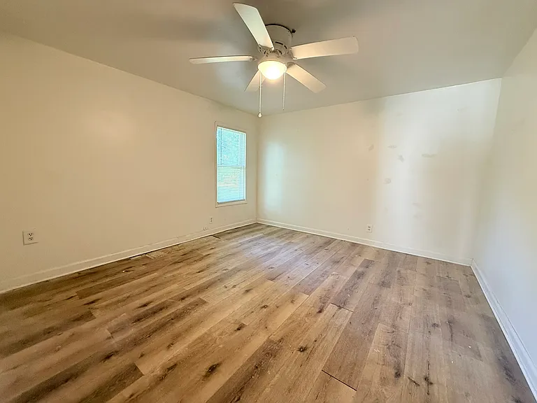 208 N Moss St — Photo 3