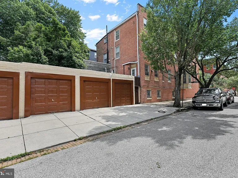 1435 Bolton St — Photo 29