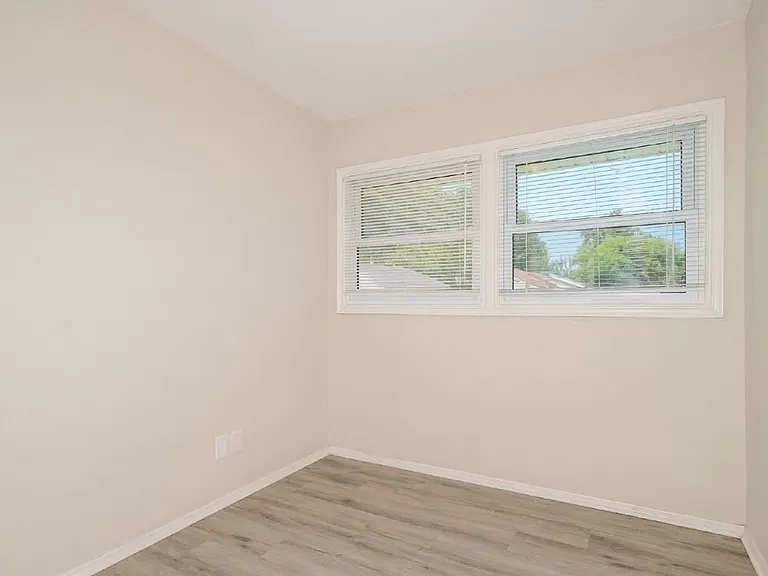 10301 Ross Cir — Photo 2