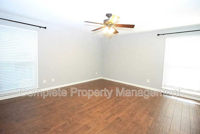 604 Farr Cir — Photo 9