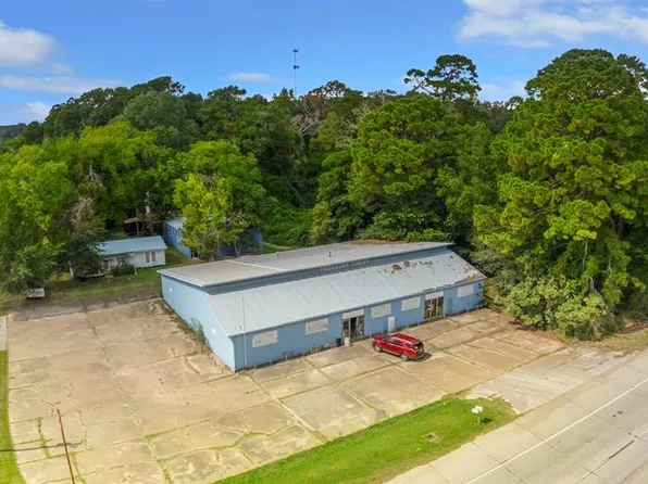 1855 S Wheeler St, Jasper, TX 75951