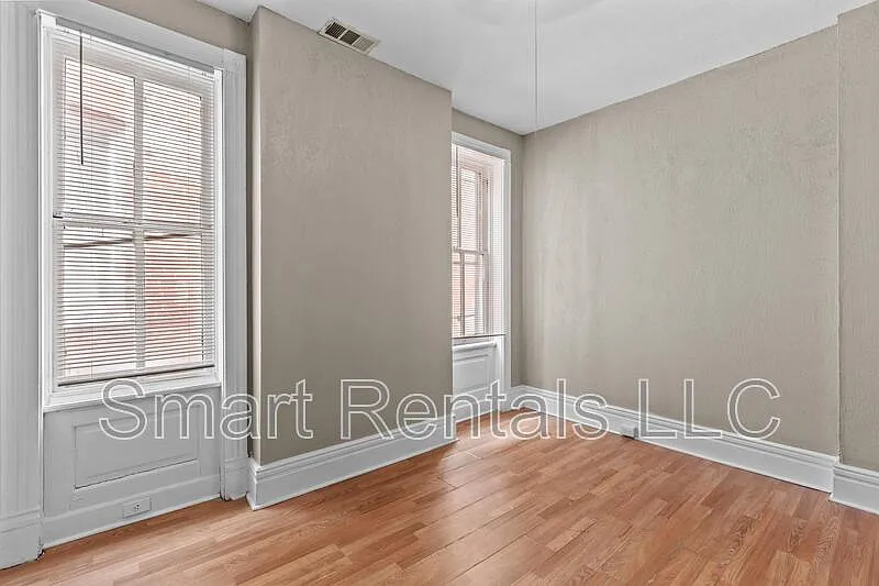 4 bed, 1.0 bath, 1600 sqft, $1,499 — Photo 4