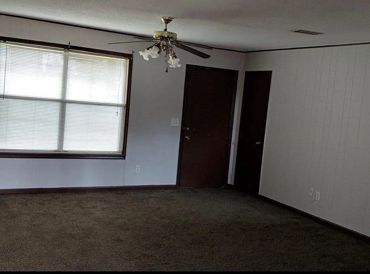 716 3rd Ave — Photo 2