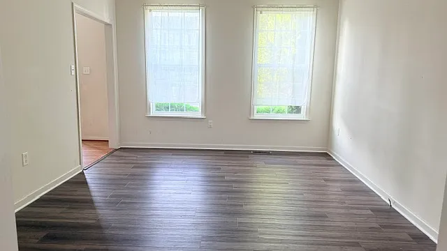 1006 Alandale Dr — Photo 4