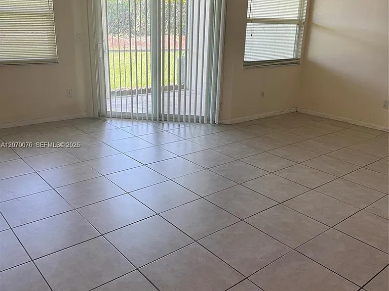 2255 SE 27th Dr #102 — Photo 5