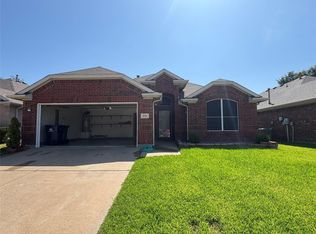 6711 Kinross Dr, Arlington, TX 76002