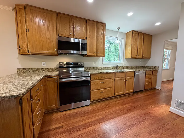 7216 Reservation Dr — Photo 2