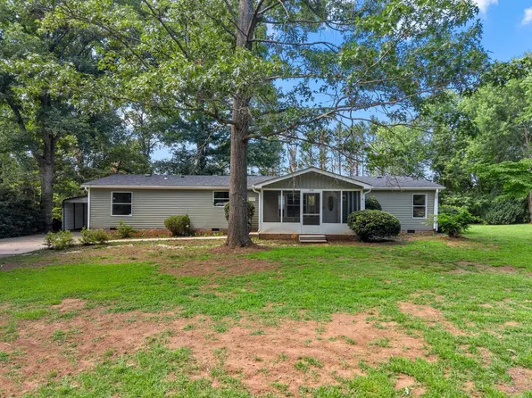 208 Red Raven Dr, Greer, SC 29651