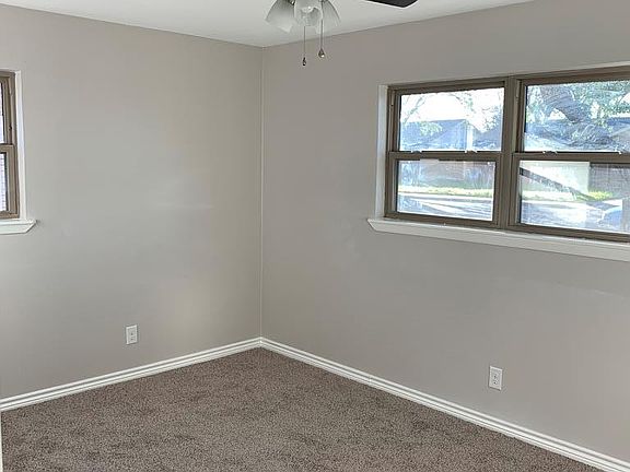 4th image of 4706 Laura Dr