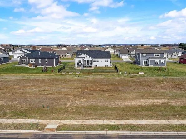 2017 Mulberry St #115, Sauk City, WI 53583