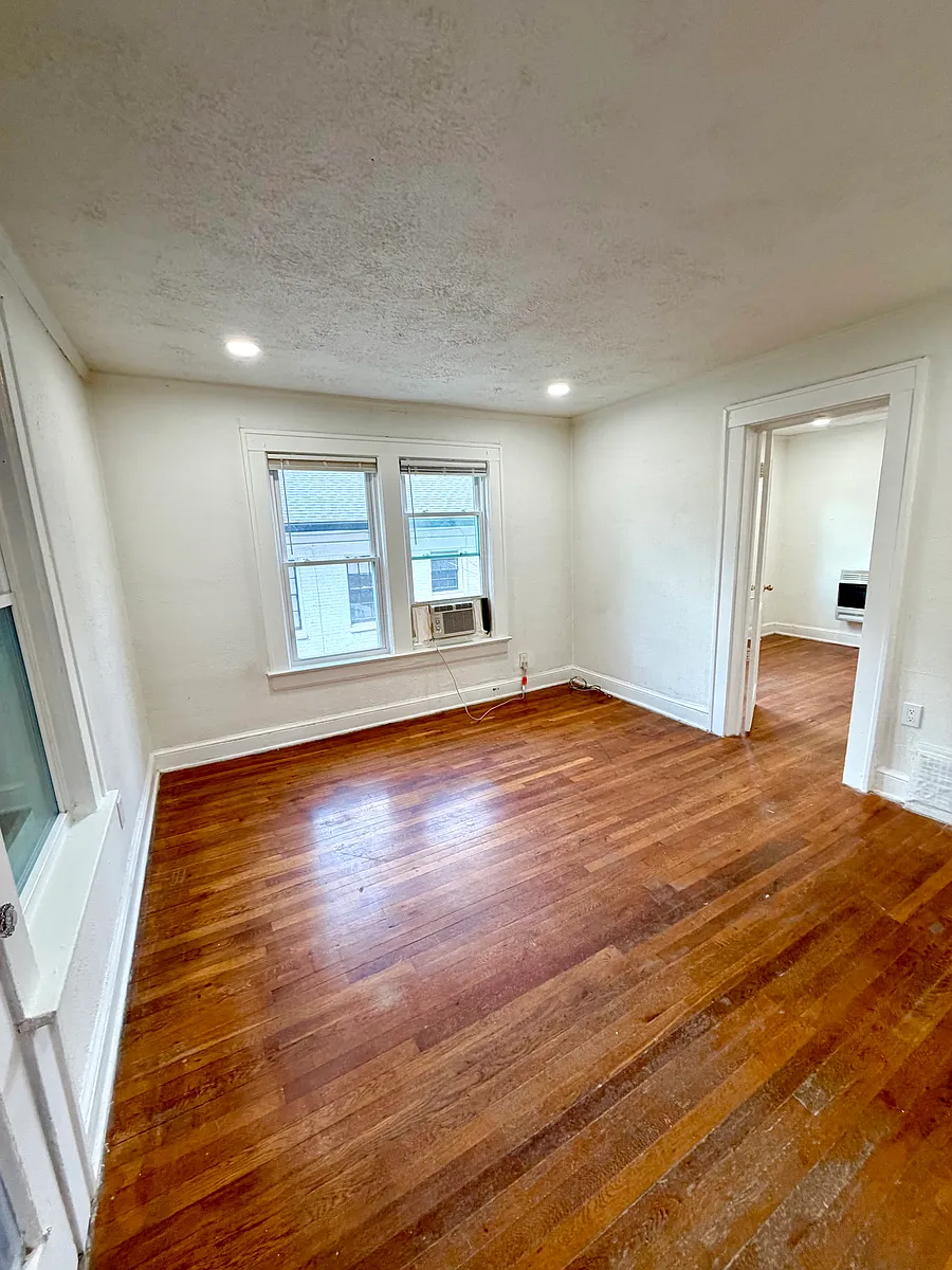 Building Photo - 380 6th St NE #2
