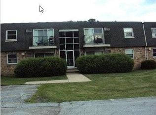 10045 S Walnut Ter, Palos Hills, IL