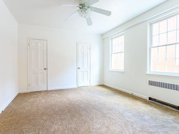 3rd image of 1867 Parkland Dr #2