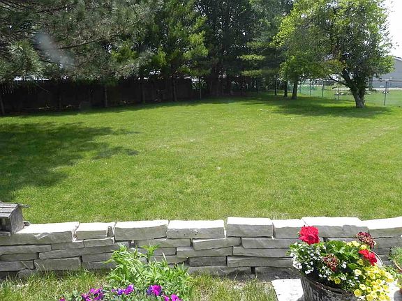 3rd image of 101 Crestwood Dr