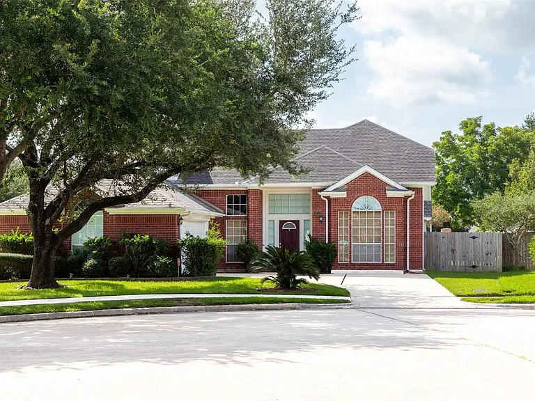 1723 Monvale Ln — Photo 1