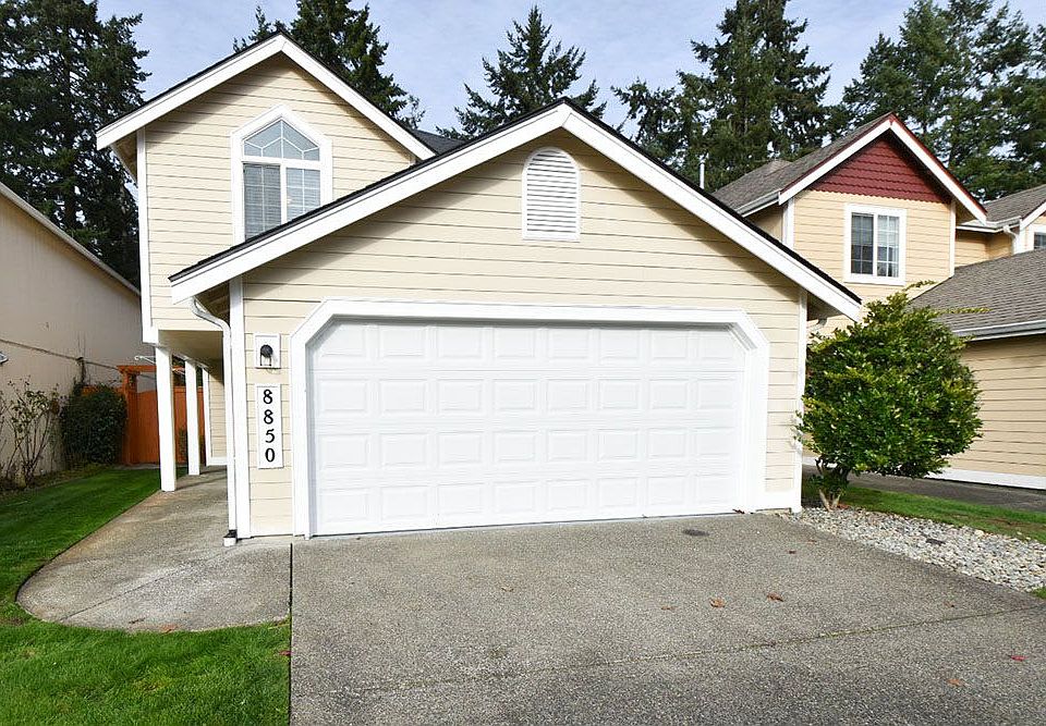 1st image of 8850 NE Wallingford Ln