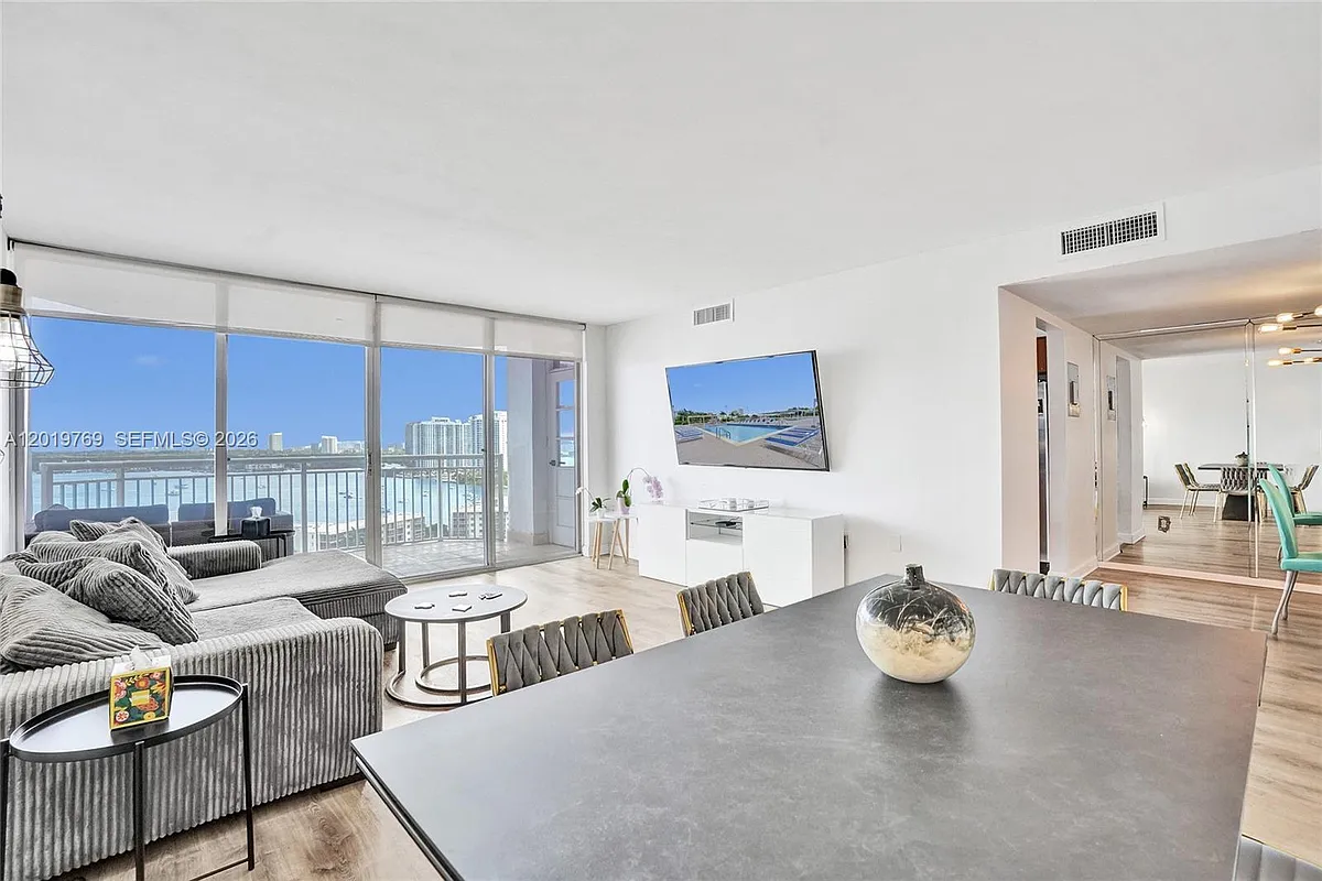 Building Photo - 18021 Biscayne Blvd #1804