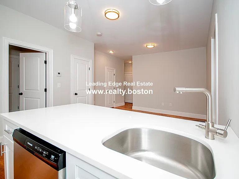 205 Marion St #2 — Photo 4