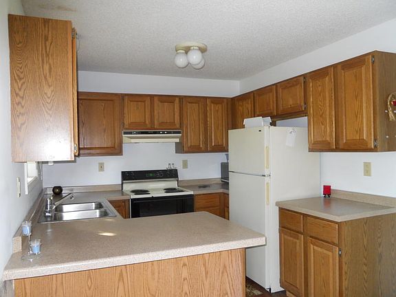 3rd image of 1114 Mann Dr