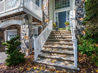 19 Waters Edge, Oakland, NJ 07436