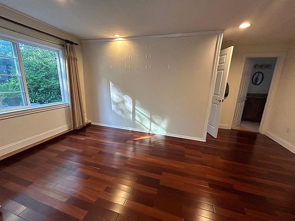 2nd image of 121 Washington Ave