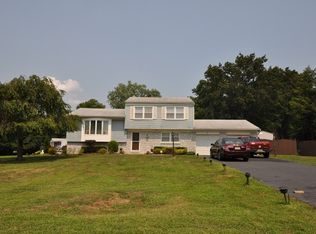 2 Galahad Dr, Manalapan, NJ 07726