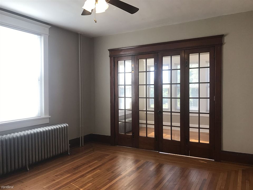 LIving room (hallway entrance view)