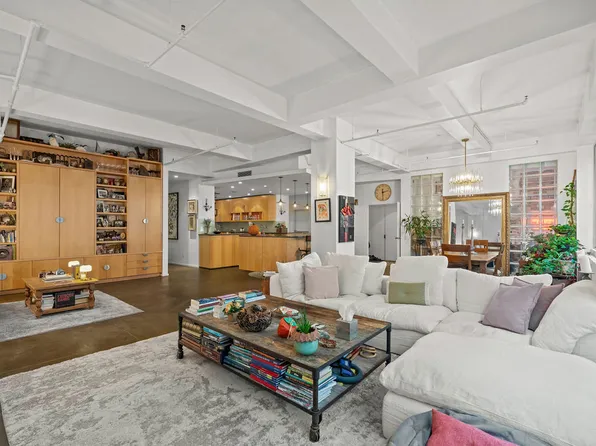 335 West 38th Street image 2 of 21