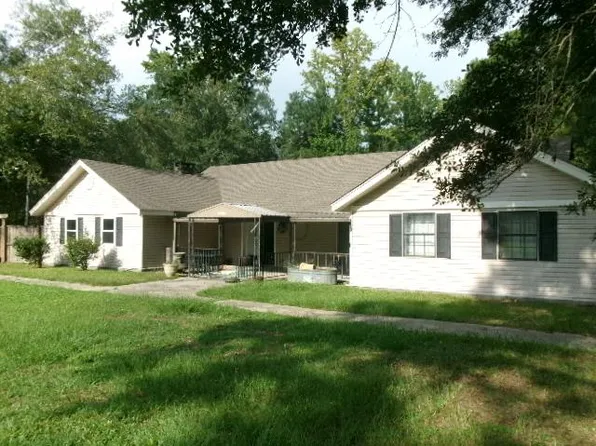 2302 Jackson Landing Rd, Picayune, MS 39466
