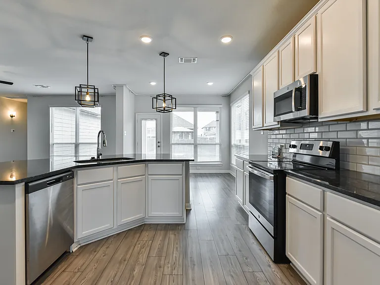6306 Golden Gate Dr — Photo 18