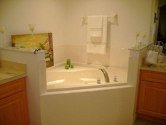 5th image of 612 Dromedary Ct