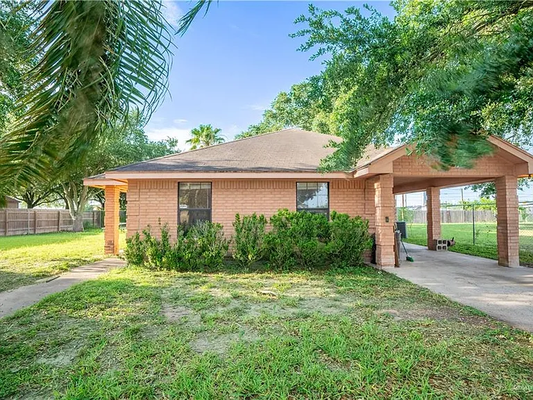 2702 Blue Jay Dr — Photo 1