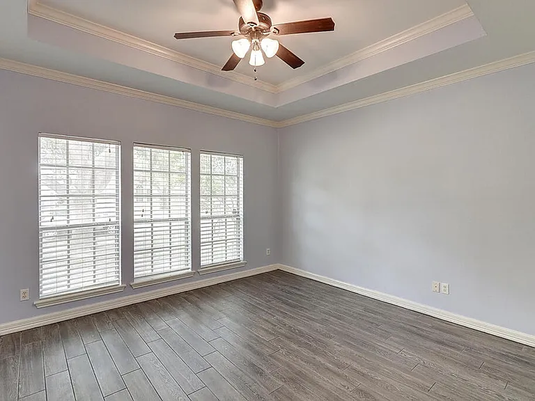 7810 Duchess St — Photo 11