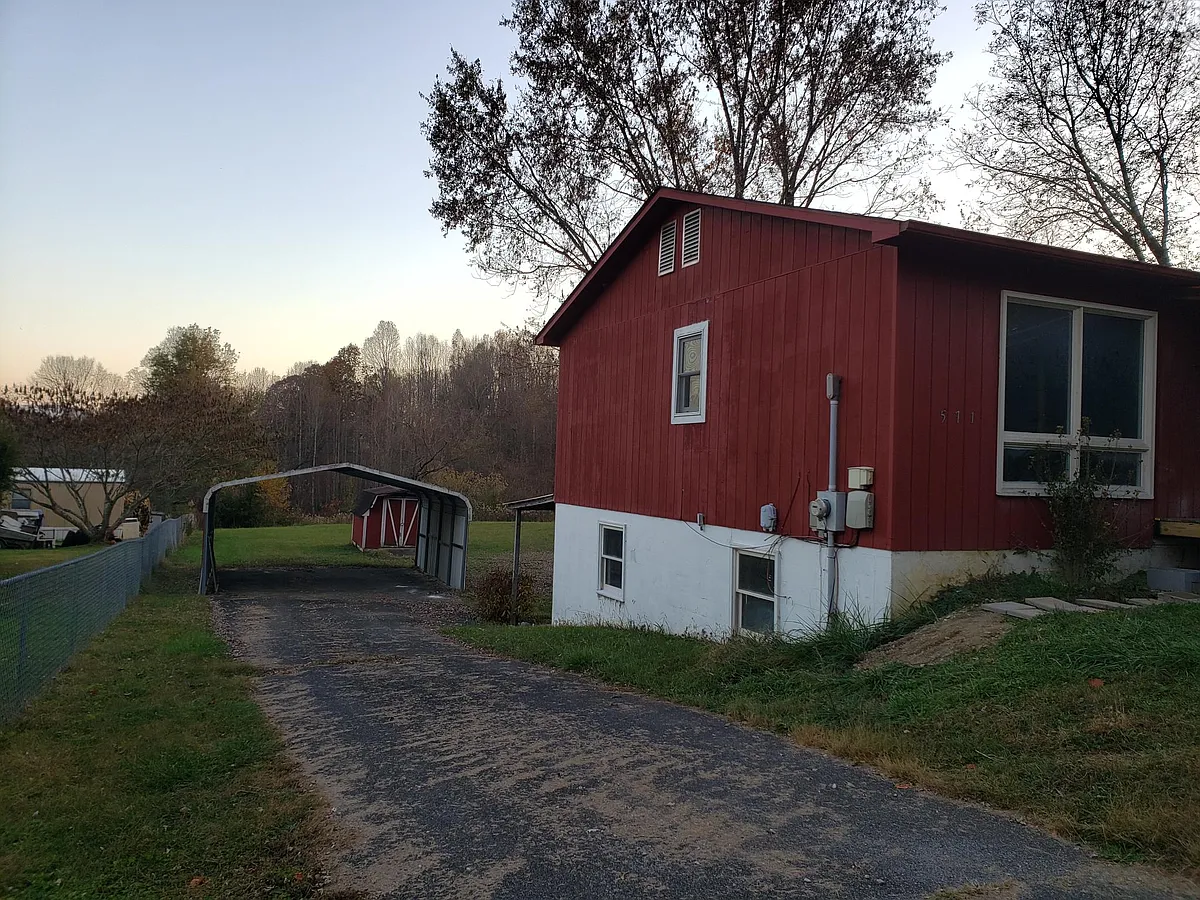 Exterior driveway carport - 571 Meadow View Rd