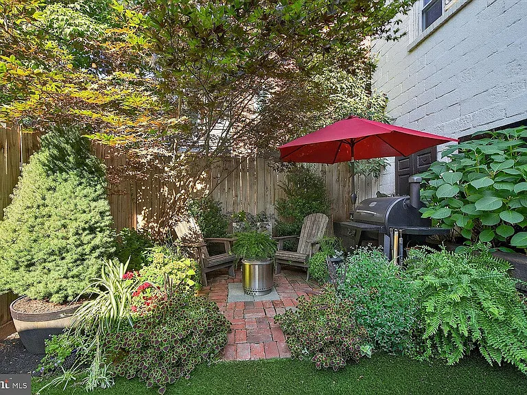 403 N Queen St — Photo 46