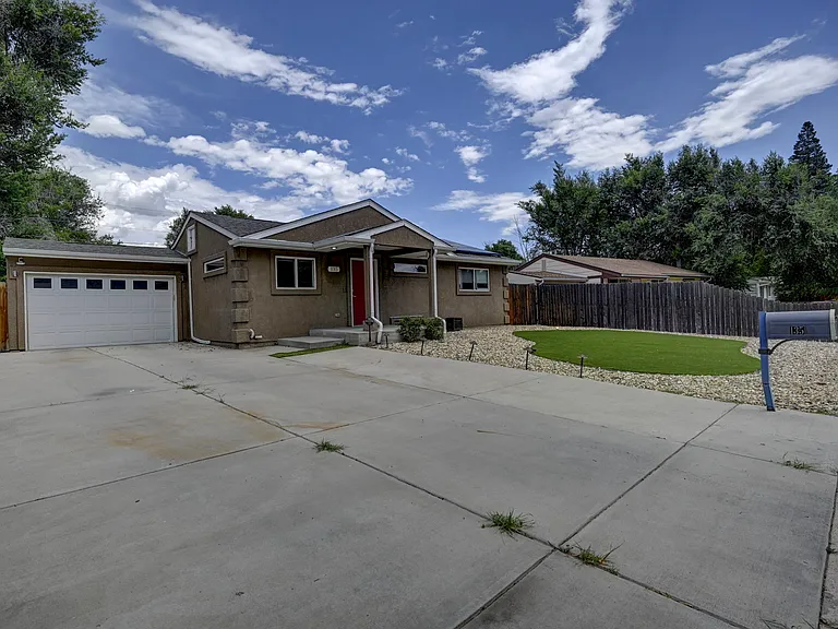 135 Hayes Dr — Photo 31