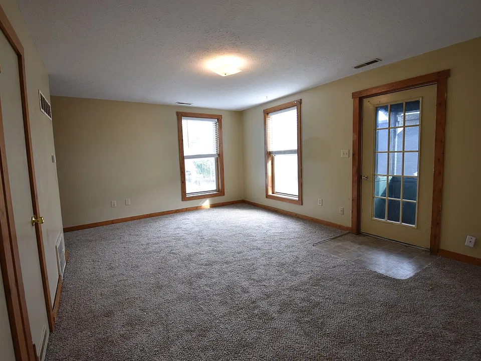 219 W Main St