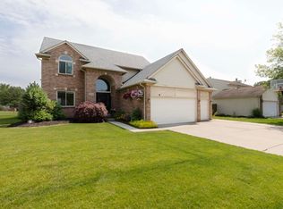 51730 Kings Pointe Dr, New Baltimore, MI 48047