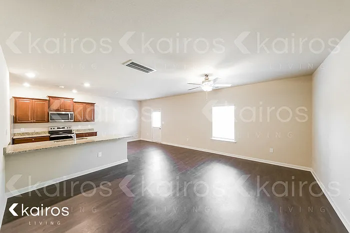 1123 Freedom Pkwy — Photo 3