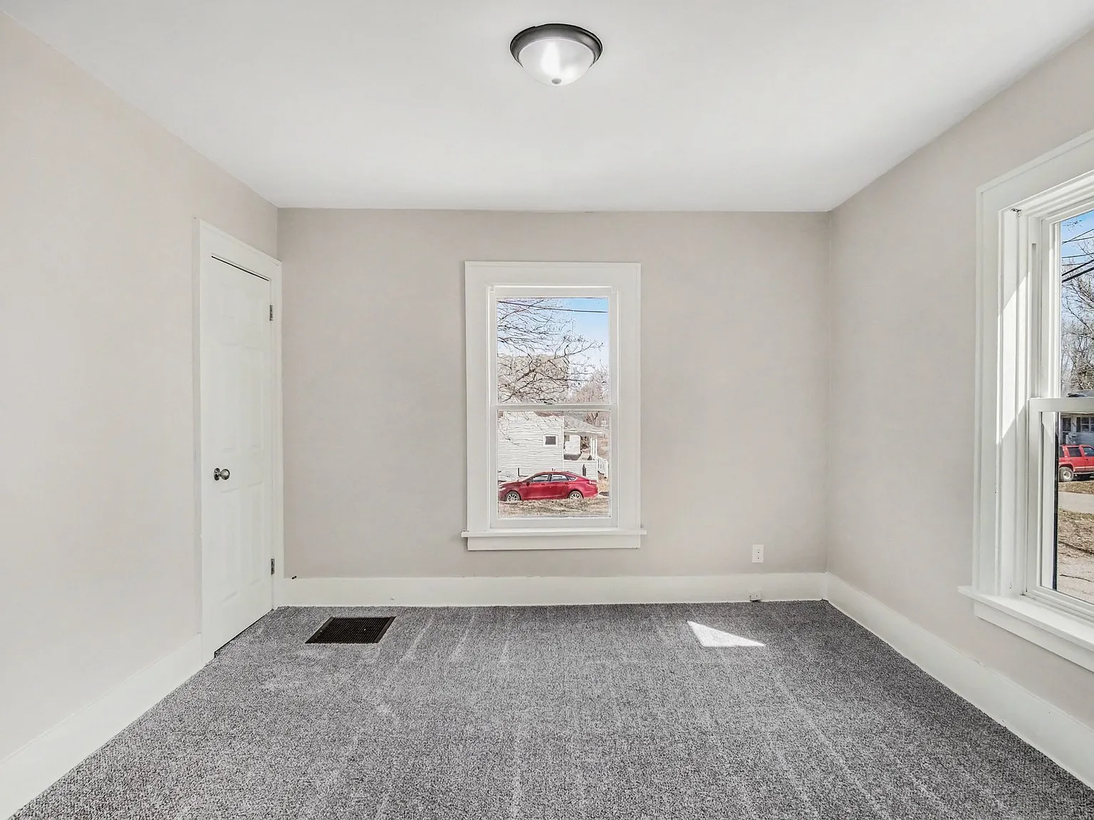 917 James Street - 1 — Photo 4