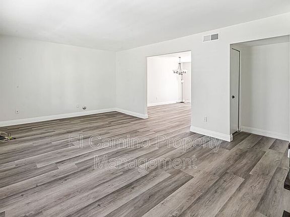 5th image of 10120 Karmont Ave
