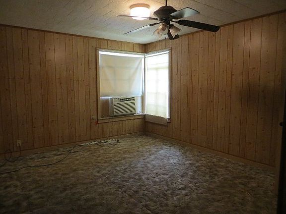 4th image of 1009 E Brazos St