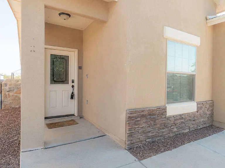 14362 Loma Esmeralda Dr — Photo 2