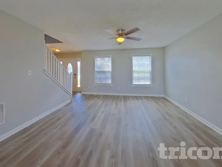 1055 Maria Dr — Photo 2