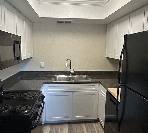 4th image of 5501 70th Ave N #18