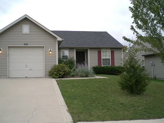 436 Grand Woods Dr photo 1