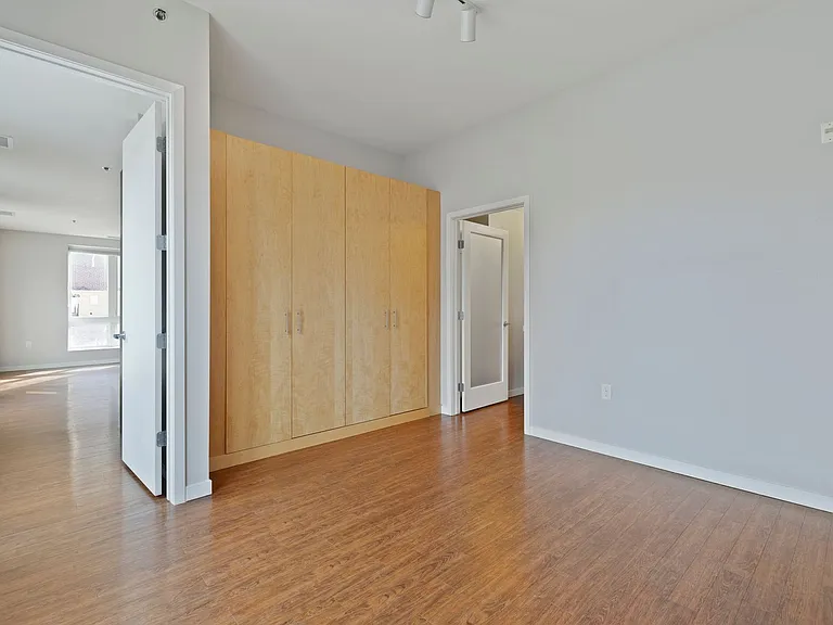 East River Apartments — Photo 20