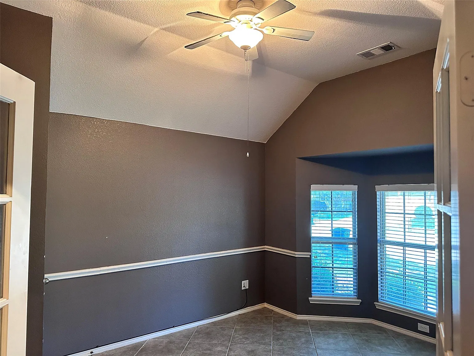 3 bed, 2127 sqft, $2,600 — Photo 4